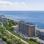 сучасна з терасою на морі та підземний паркінг Apartment *