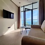 Apartment сучасна з терасою на морі та підземний паркінг Odessa