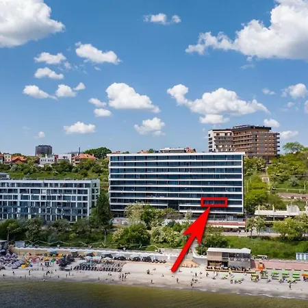 сучасна з терасою на морі та підземний паркінг Apartment *
