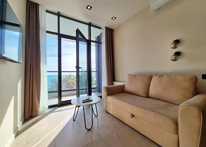 сучасна з терасою на морі та підземний паркінг *