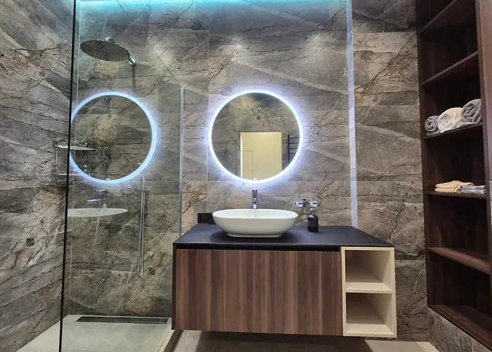 сучасна з терасою на морі та підземний паркінг