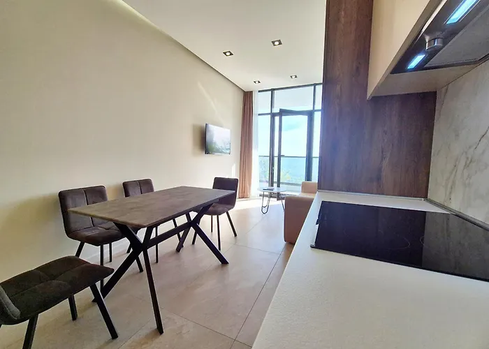 сучасна з терасою на морі та підземний паркінг *