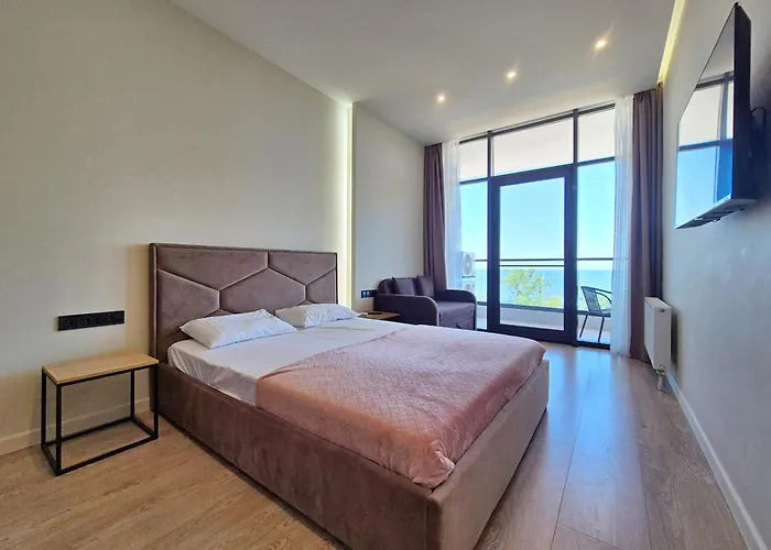 сучасна з терасою на морі та підземний паркінг Apartment Odesa