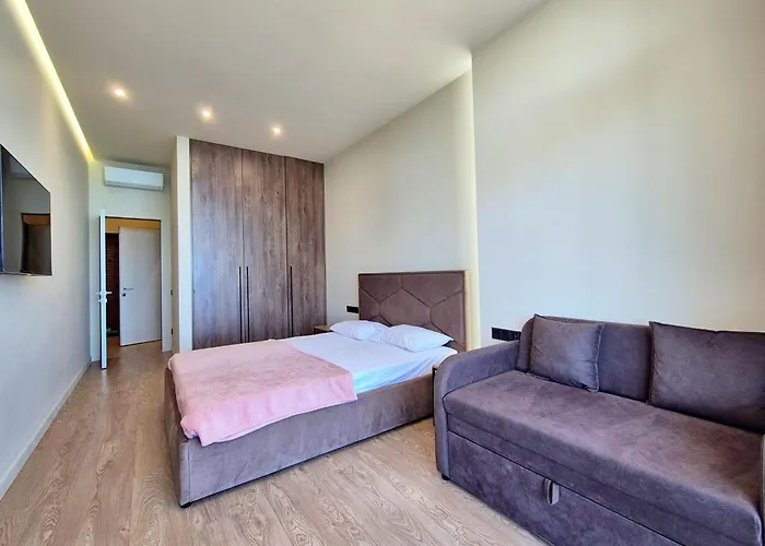 сучасна з терасою на морі та підземний паркінг