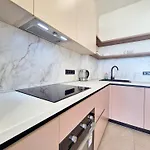 сучасна з терасою на морі та підземний паркінг Appartement Odessa