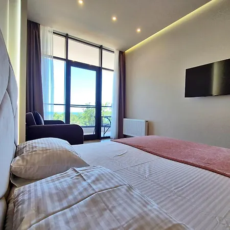 Appartement сучасна з терасою на морі та підземний паркінг Odessa