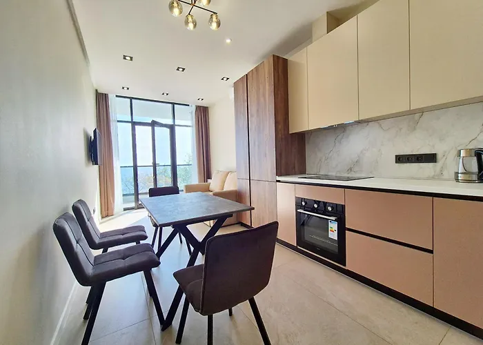 сучасна з терасою на морі та підземний паркінг Odessa