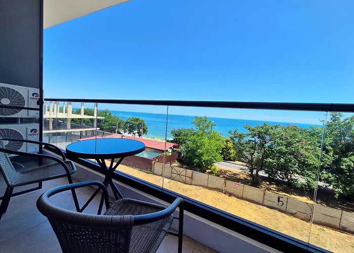 Appartement сучасна з терасою на морі та підземний паркінг