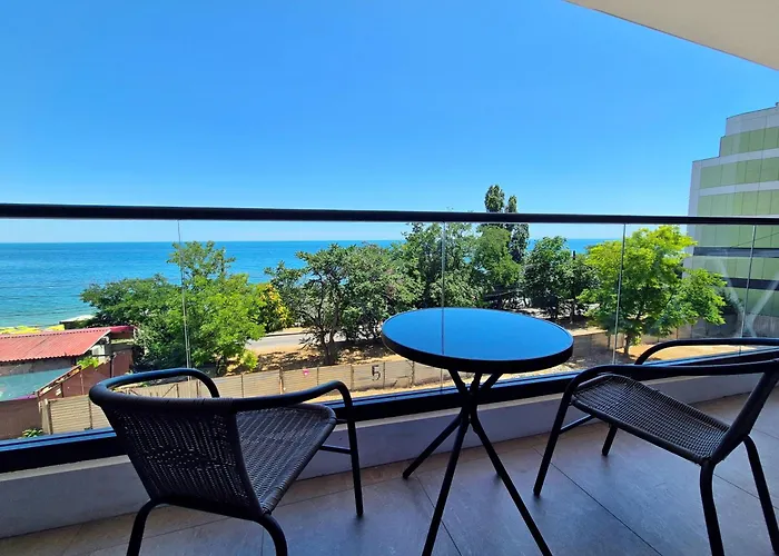 сучасна з терасою на морі та підземний паркінг * Odessa