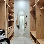 Apartament сучасна з терасою на морі та підземний паркінг